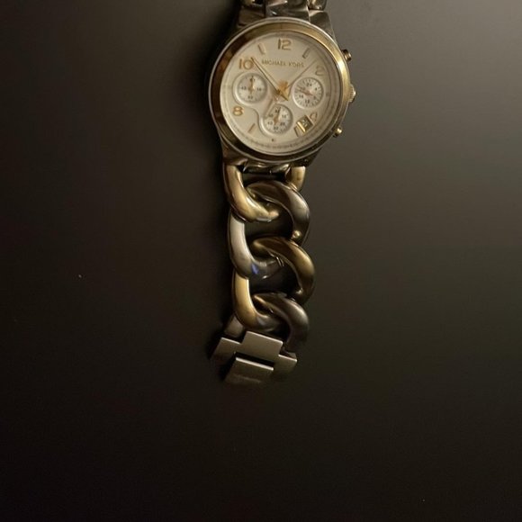 Michale Kors Watch - Picture 4 of 4
